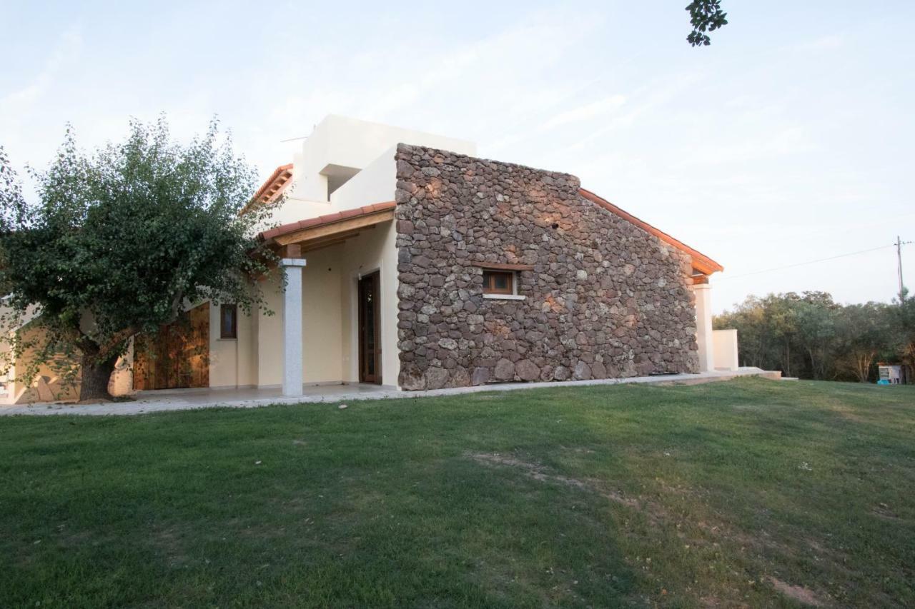 Su Suberju Hotel San Teodoro  Exterior photo